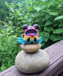 Spastic Pops SUNS OUT BUNS OUT Custom 1 Of 1 Ributt Vinyl Figure: “Rainbow Poison Dart Toad” By Kendra Thomas Designer Brands!